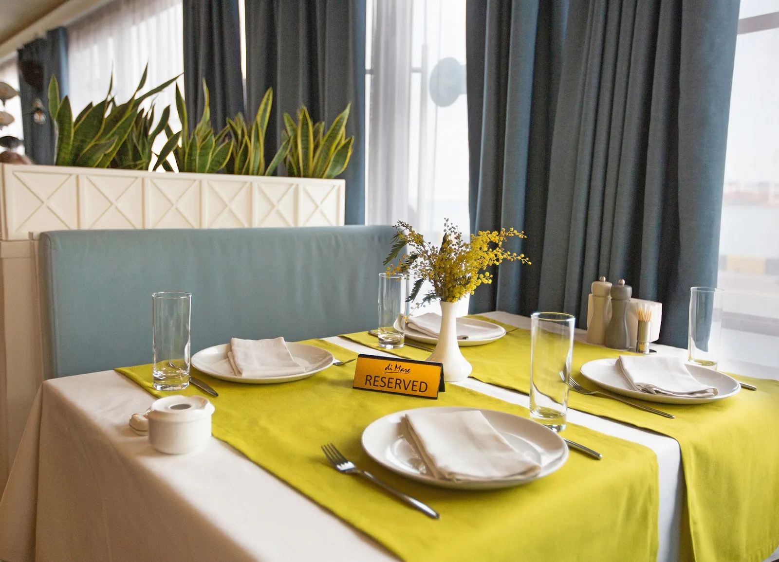 Di Mare dining room