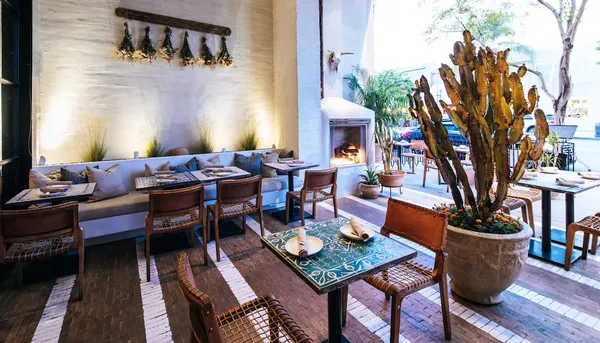 Mírame in Cañon Drive, Beverly Hills