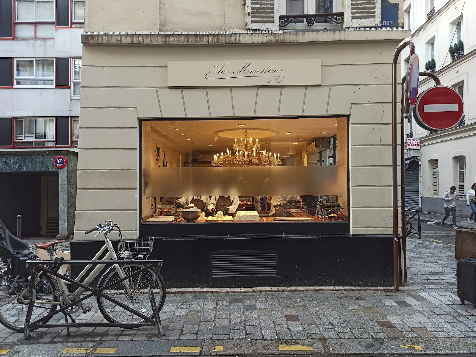 AUX MERVEILLEUX DE FRED Paris — 16th arrondissement / Passy dining room