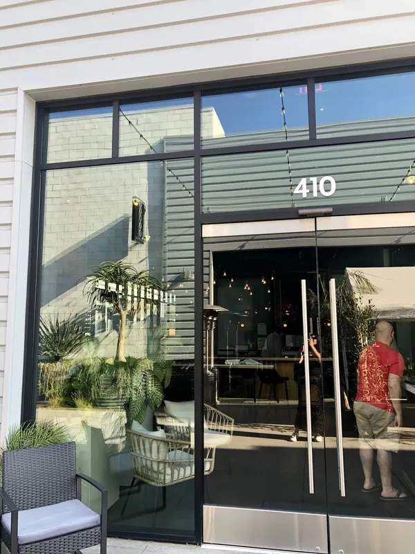 The 908 Long Beach cocktail bar restaurant