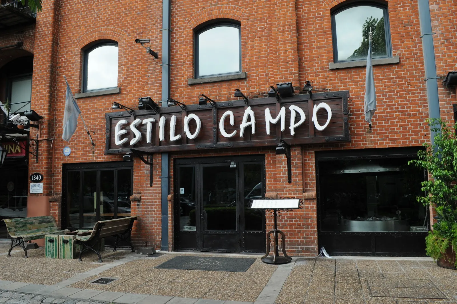 Estilo Campo Buenos Aires Argentine Parrilla Puerto Madero dining room
