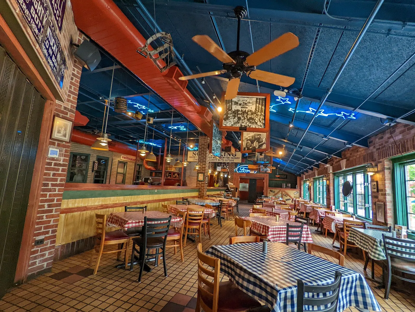 PORTILLO'S Chicago — Multiple / River North Flagship dining room
