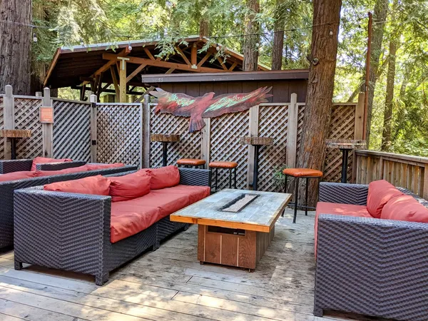 Fernwood Tavern Big Sur bar and restaurant