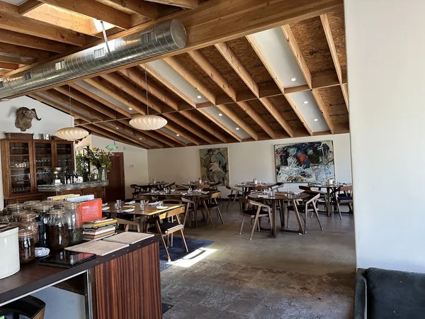 Maligne Seaside restaurant interior