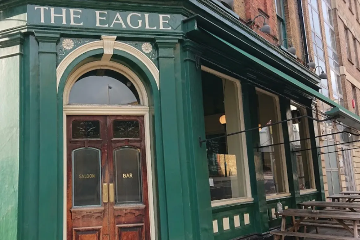 THE EAGLE London — Farringdon / Clerkenwell dining room