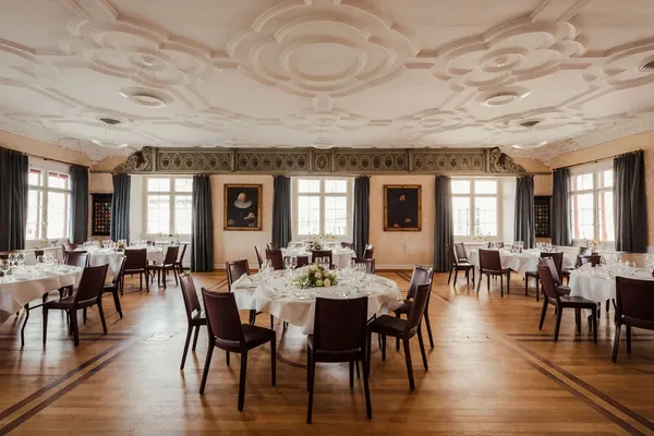 Haus zum Rüden Zurich — historic medieval hall on the Limmat