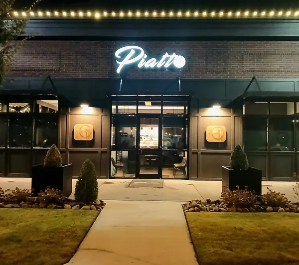 Dining room at The Rialto Restaurant, Garrison Avenue Fort Smith