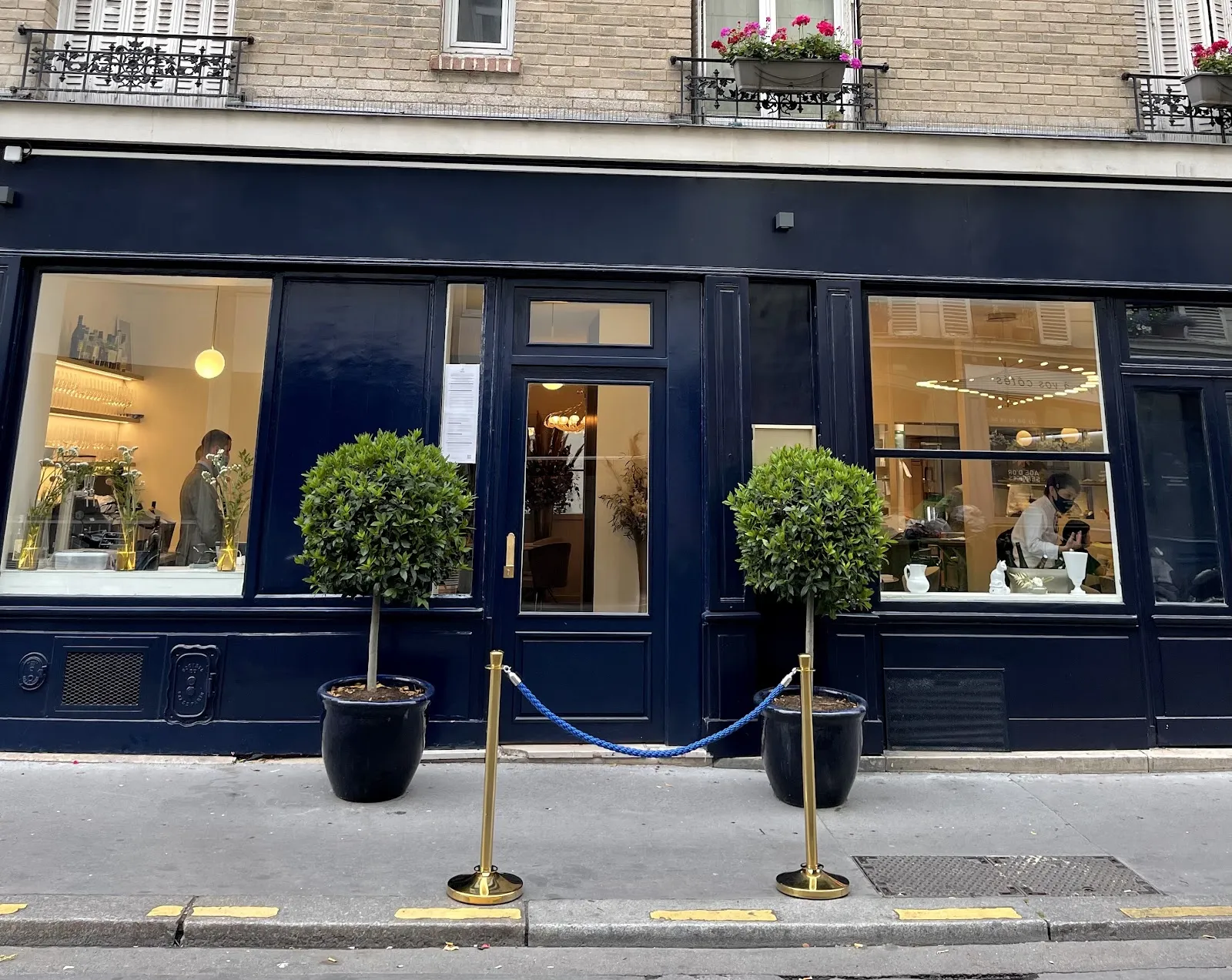 NEIGE D'ÉTÉ Paris — 7th arrondissement / Champ-de-Mars dining room