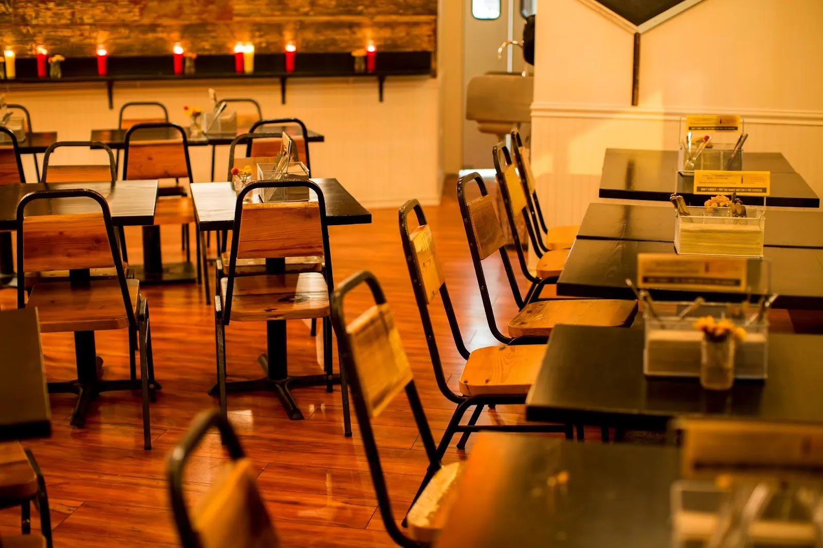 HONEY BUTTER FRIED CHICKEN Chicago — Avondale dining room