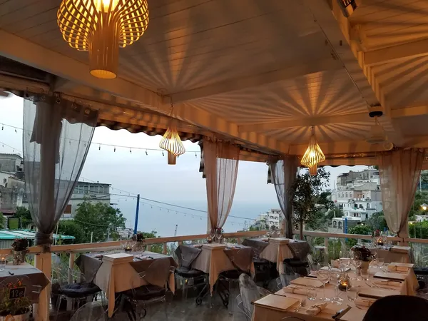 Il Ritrovo Montepertuso Positano hilltop restaurant terrace