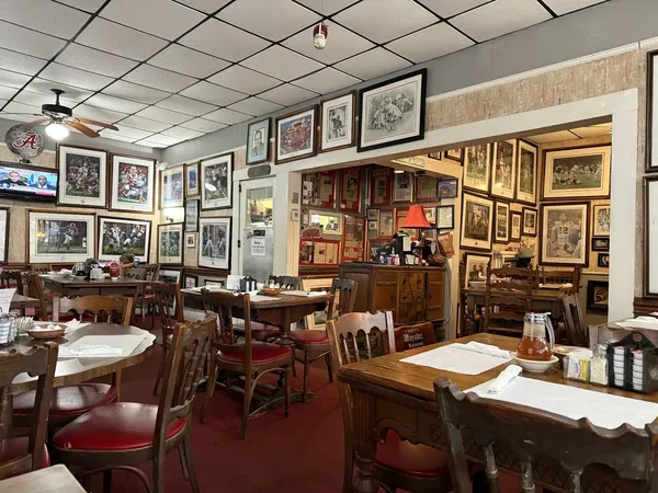 Waysider Restaurant Tuscaloosa Alabama breakfast Southern institution