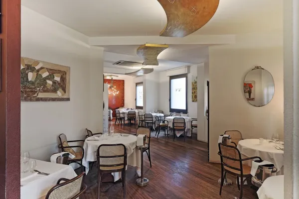 Acqua Pazza Bologna fine seafood restaurant Via Righi fresh fish elegant dining