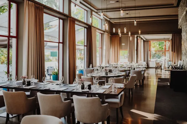 Pavillon Steak House to Brno