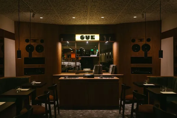 CUE Amsterdam new Michelin star restaurant smoky refined cuisine