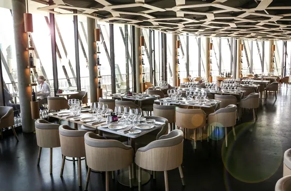 Le 7 restaurant Bordeaux rooftop Garonne river views contemporary French cuisine