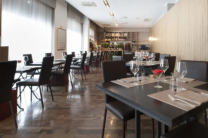 Restaurant dining room