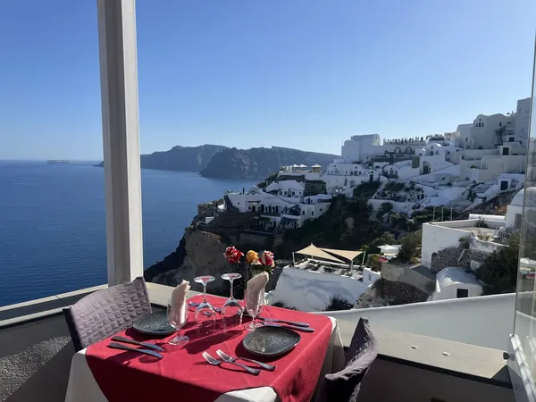 1800 Oia captain's mansion restaurant