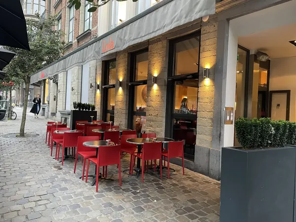 Lola restaurant