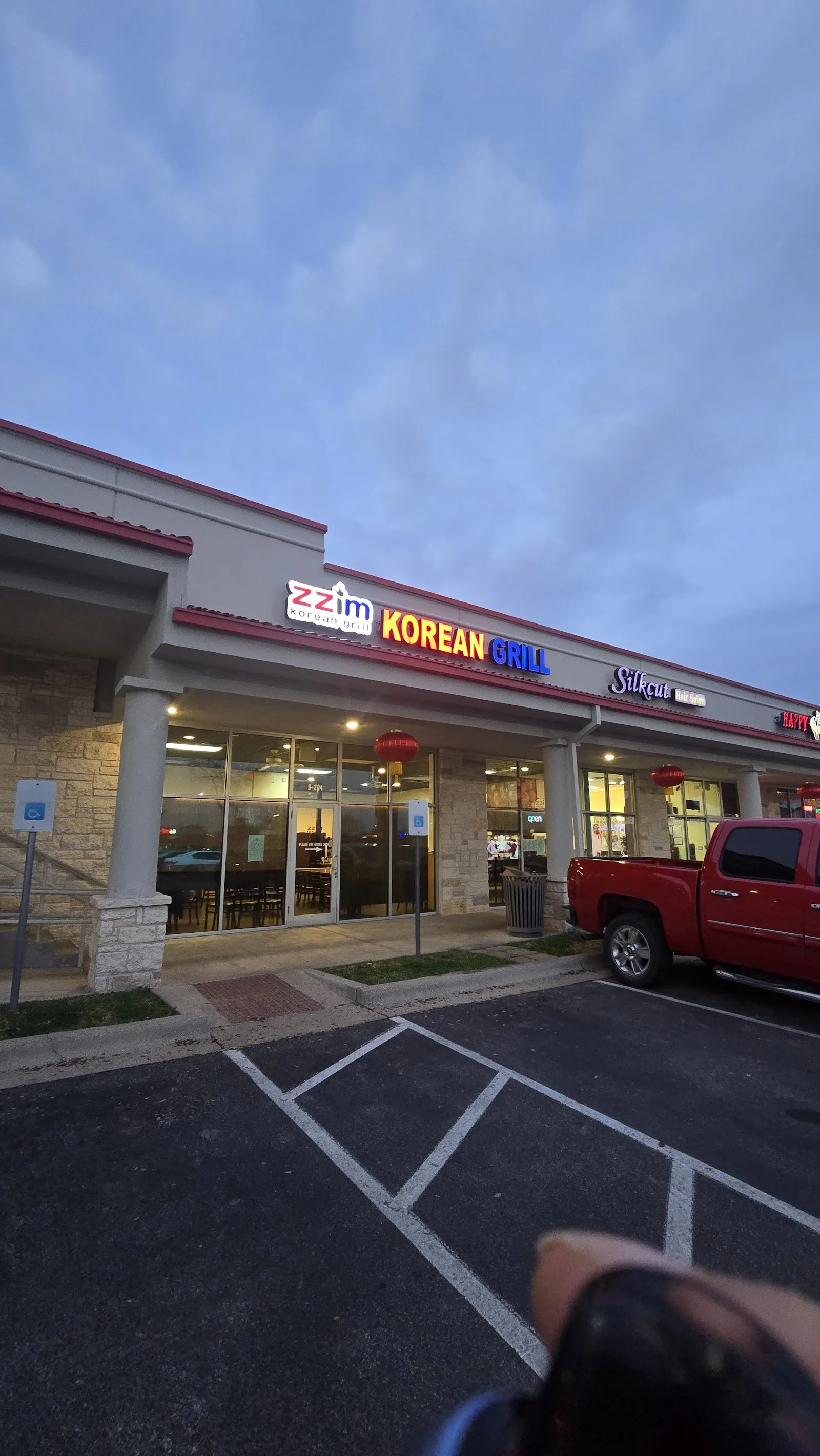 Nuri Korean BBQ Austin Korean BBQ North Austin — North Lamar dining room