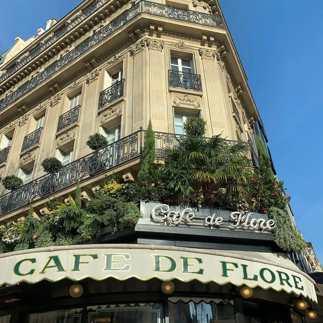 CAFÉ DE FLORE Paris — Saint-Germain-des-Prés / 6th arrondissement dining room