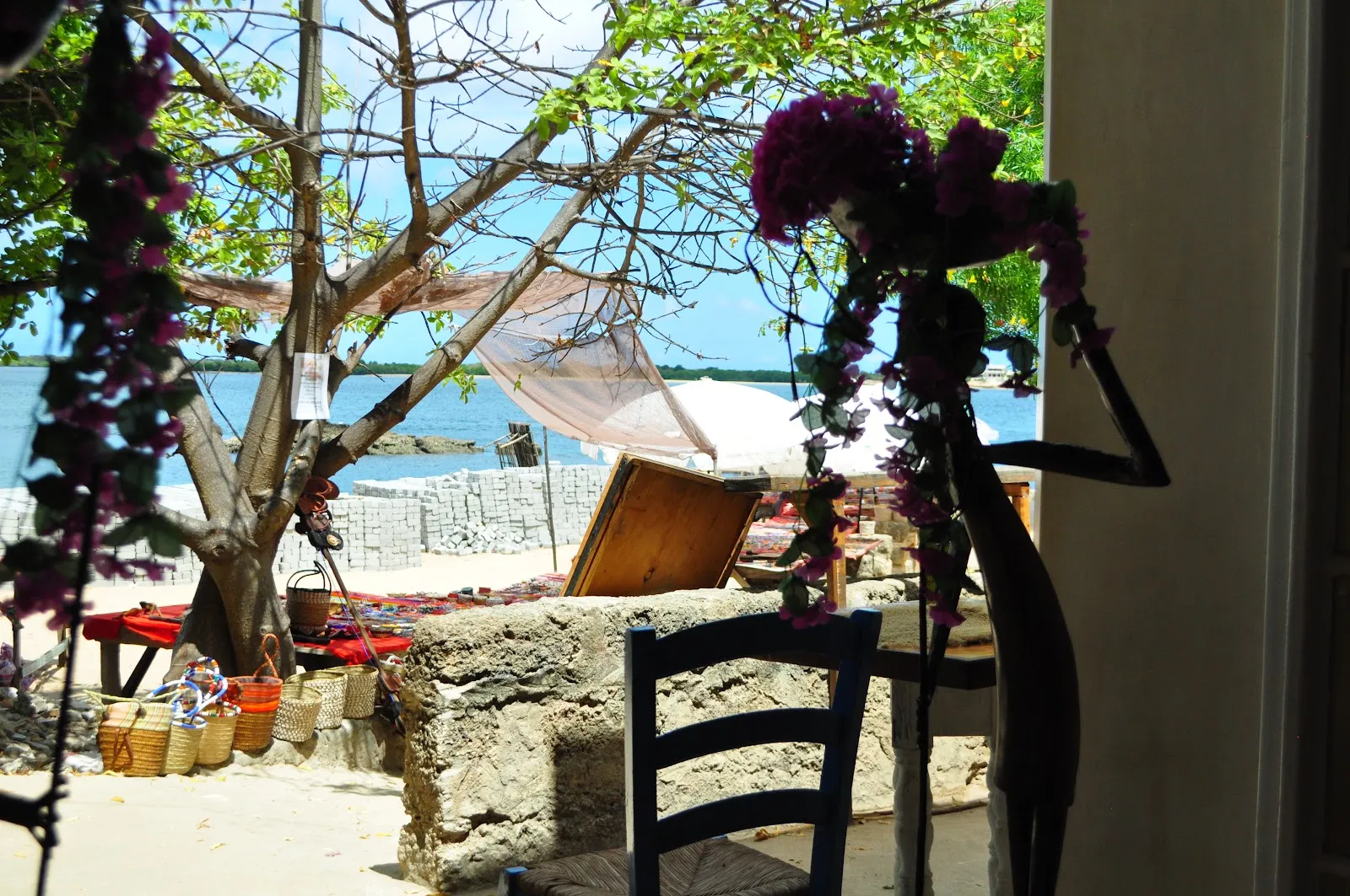 Koa Lamu dining room