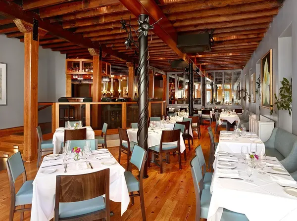 Magnolias restaurant Charleston culinary renaissance