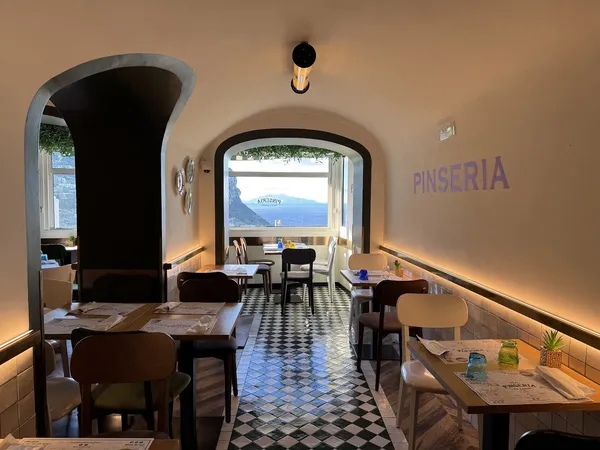 Pinseria Le Tre Farine Capri modern pizza contemporary pinsa casual dining quality ingredients