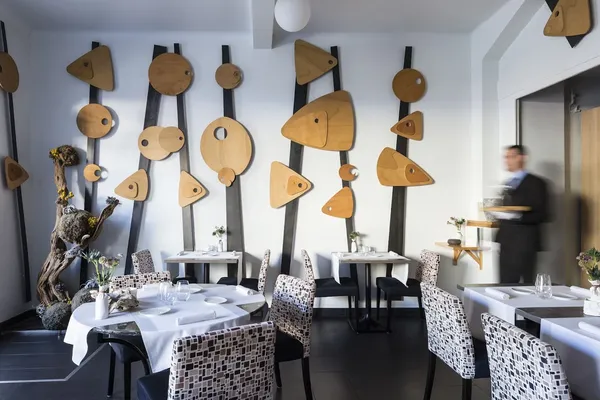 Flaveur Nice two Michelin star restaurant dining room