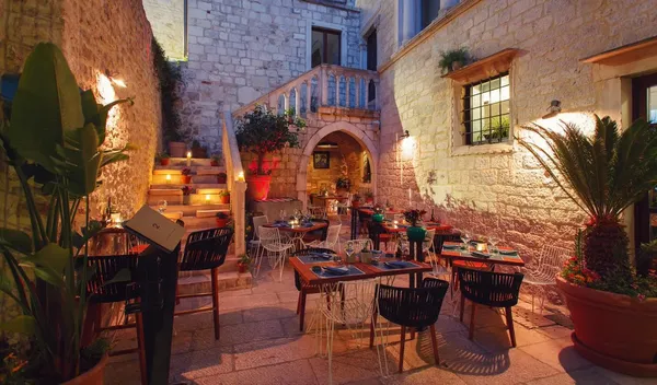 Kinoteka, Inside the palace, Split