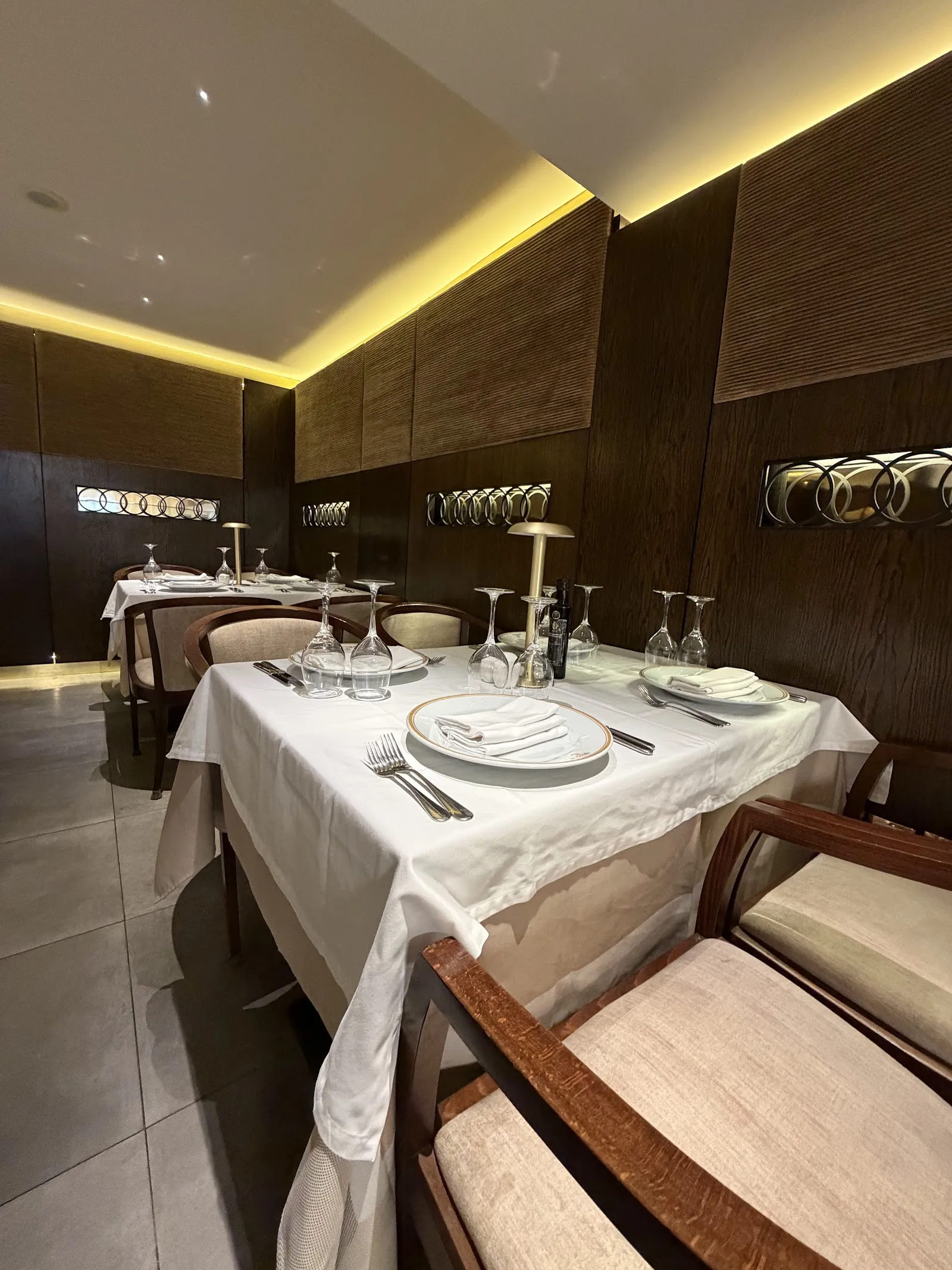 Le Bardo dining room