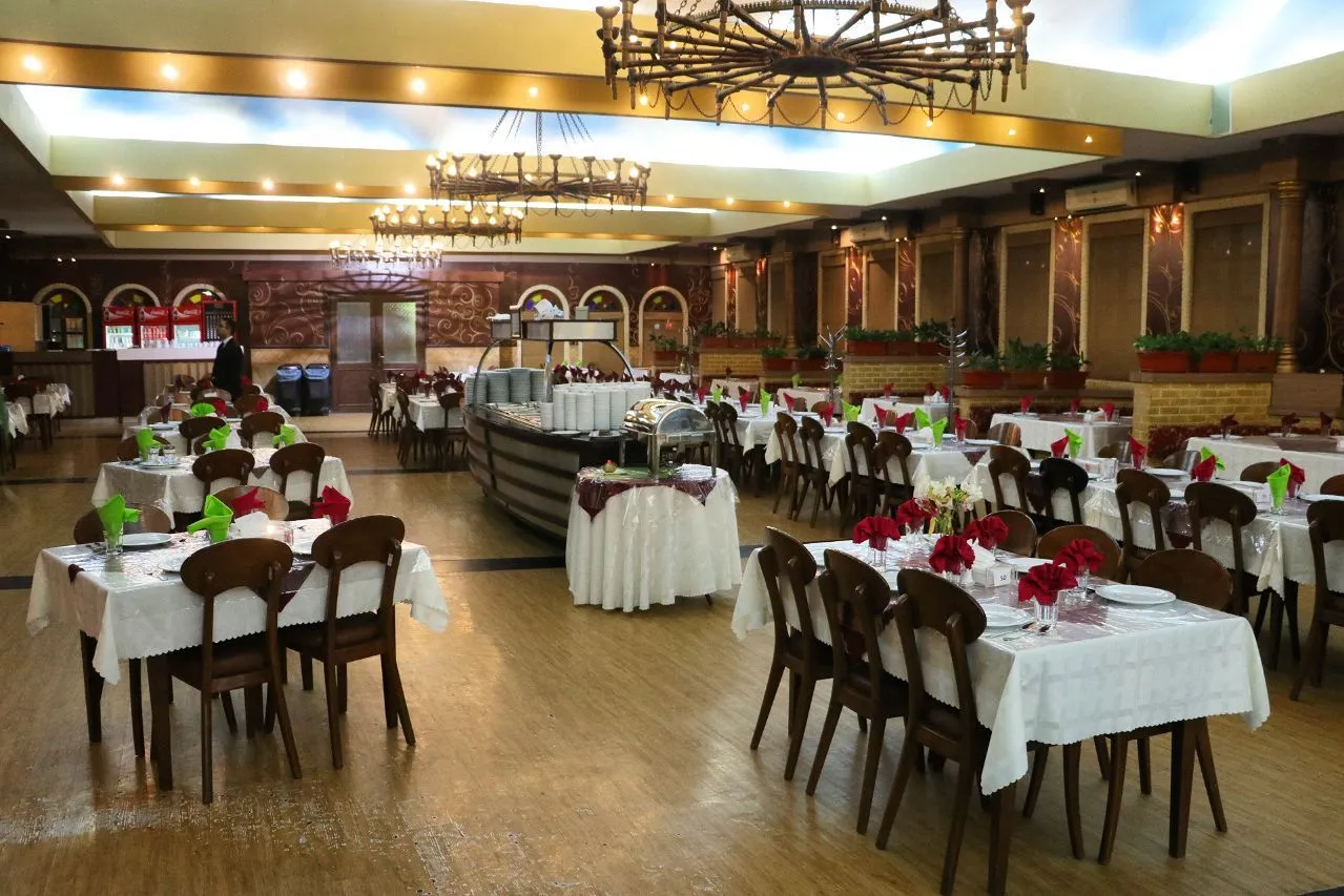 Padideh Shandiz Mashhad, Iran — Mashhadi Shishlik / Garden Setting dining room