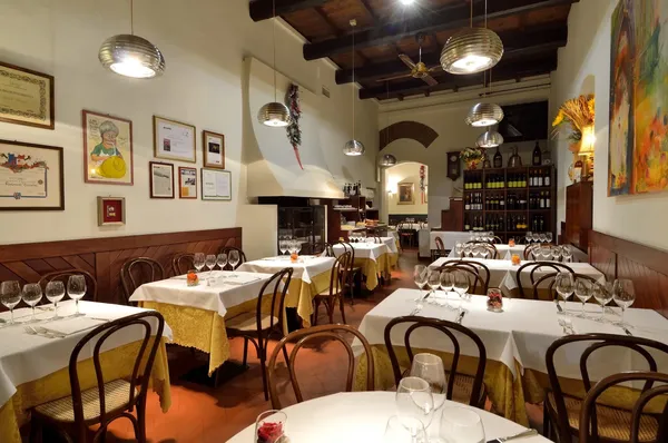 Da Cesarina Bologna Via Santo Stefano classic Bolognese trattoria handmade pasta generations