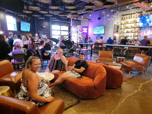 The Oakmont Indianapolis upscale American neighborhood restaurant