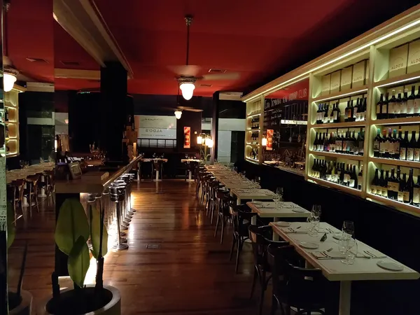 Aldos Restaurante Vinoteca Buenos Aires Monserrat Moreno Hotel Italian Argentine wine 1500 bottle restaurant interior