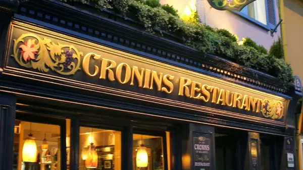 Traditional Irish dining room at Cronin's, College Street Killarney