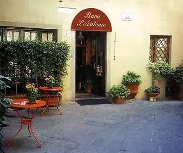 Buca di Sant'Antonio &mdash; Lucca