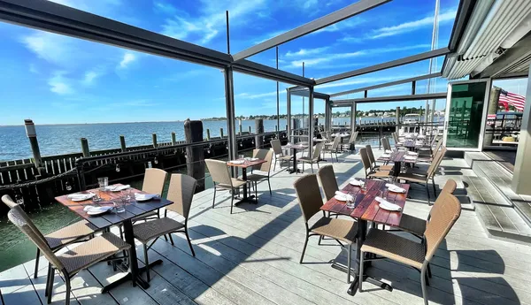 Shell and Bones Oyster Bar Grill New Haven South Water Street seafood