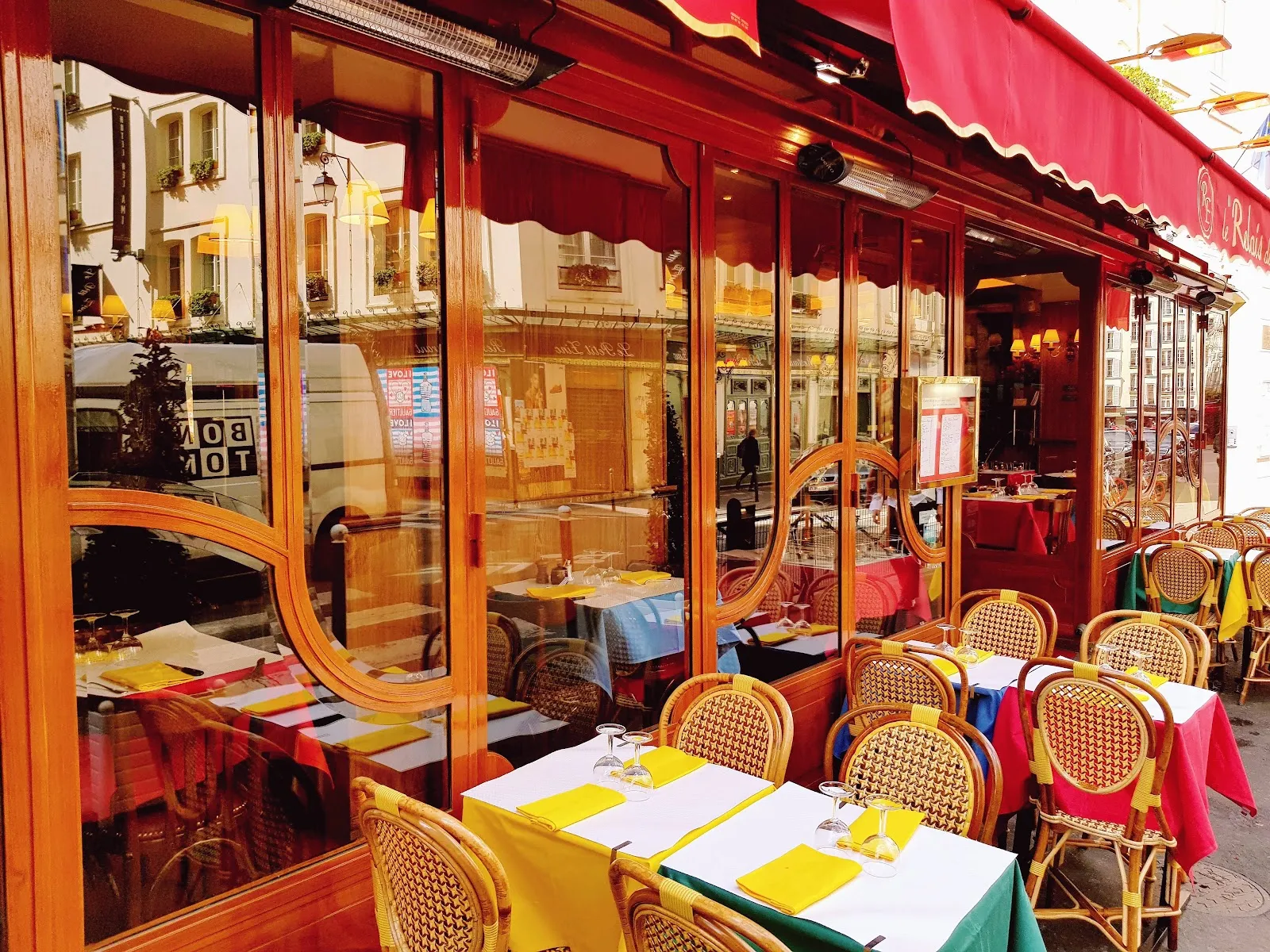 LE RELAIS DE L'ENTRECÔTE Paris — Saint-Germain-des-Prés / 6th arrondissement dining room